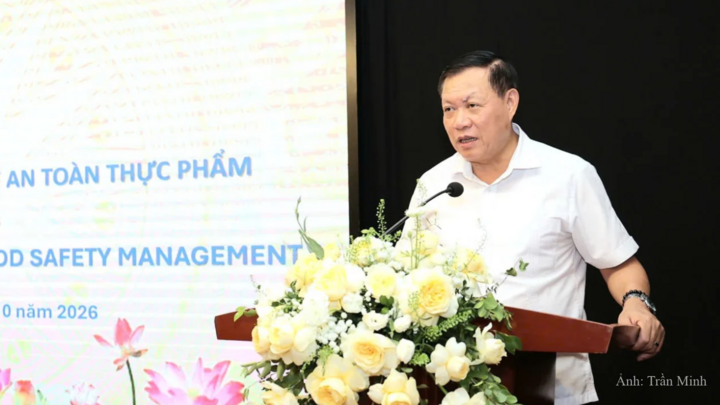 Thứ trưởng Bộ Y tế Đỗ Xuân Tuyên phát biểu tại hội thảo.