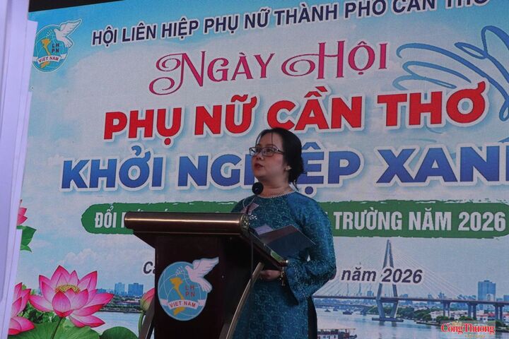 Bà Nguyễn Thị Thùy Linh, Phó Chủ tịch Ủy ban MTTQ Việt Nam thành phố Cần Thơ, Chủ tịch Hội LHPN TP. Cần Thơ, phát biểu tại buổi lễ.