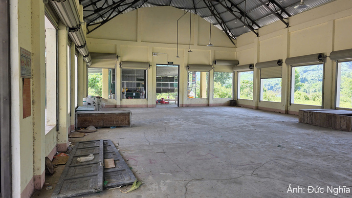 Ngôi chợ trống hoác, số tiểu thương đến đây kinh doanh chỉ đếm trên đầu ngón tay