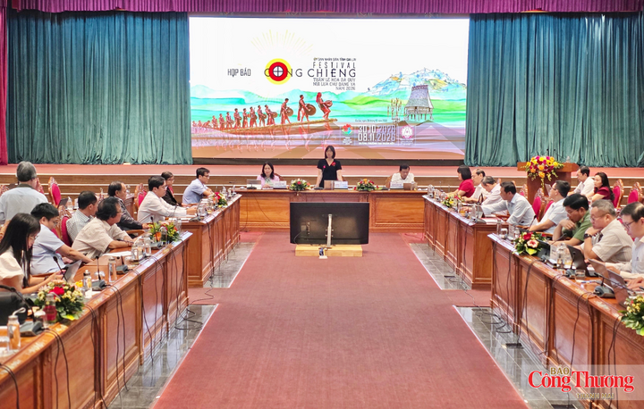 Quang cảnh buổi họp báo.