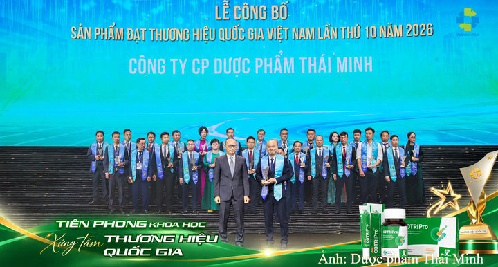 Đại diện Dược phẩm Thái Minh nhận Thương hiệu quốc gia