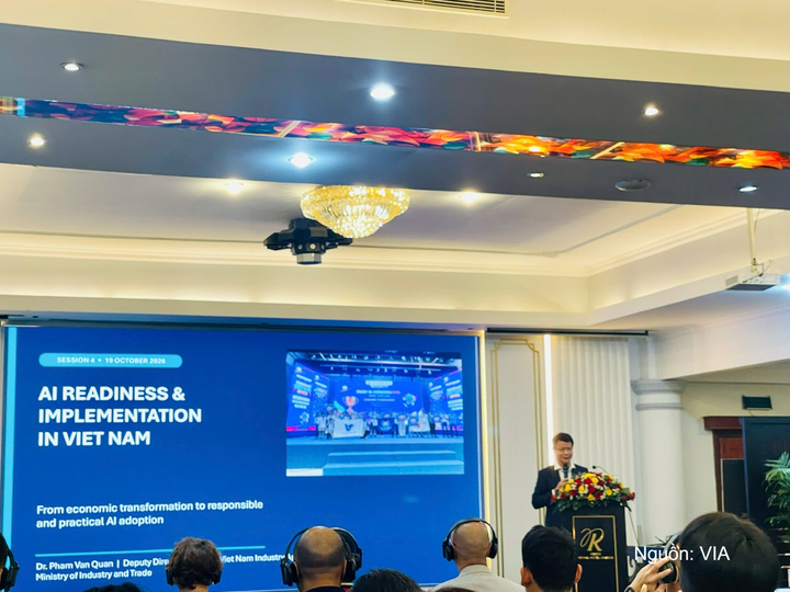 Ông Phạm Văn Quân - Phó Cục trưởng Cục Công nghiệp (Bộ Công Thương) trình bày tham luận tại hội thảo.