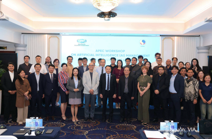 Các đại biểu tham dự hội thảo ngày 19- 20/10 chụp ảnh lưu niệm.