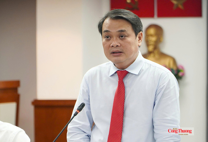 Ông Lê Trường Duy, Giám đốc HCMC C4IR, thông tin về Diễn đàn Kinh tế Mùa thu 2026, tại họp báo.