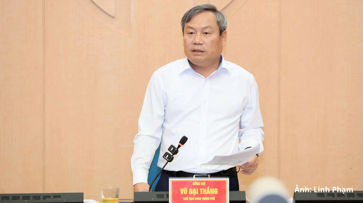 Chủ tịch UBND Thành phố Vũ Đại Thắng chỉ đạo tại cuộc họp.