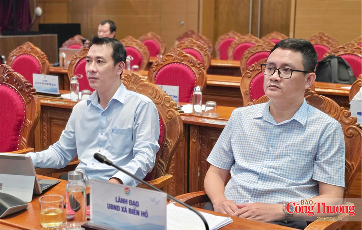 Lãnh đạo UBND xã Biển Hồ (địa phương diễn ra chuỗi sự kiện) tham gia buổi họp báo.