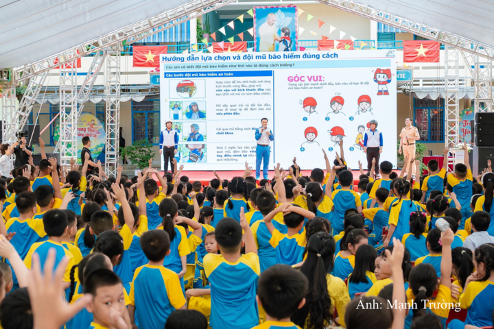 Các em học sinh trường Tiểu học Ngô Mây hào hứng tham gia các hoạt động trong chương trình