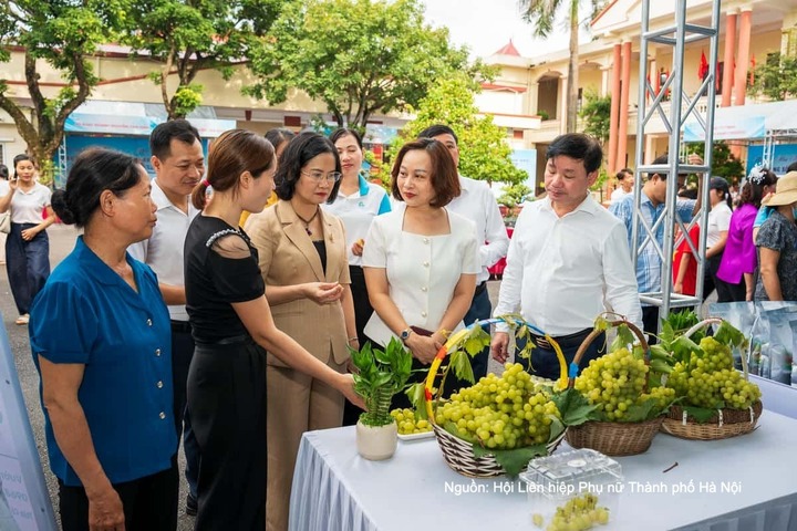 Gian trưng bày sản phẩm chất lượng do hội viên phụ nữ xã Liên Minh sản xuất, xây dựng thương hiệu.