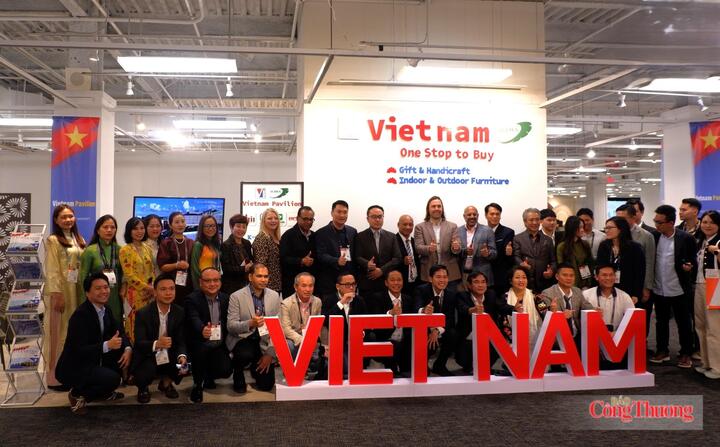 Các doanh nghiệp phía Việt Nam tham gia gian hàng Quốc gia Việt Nam tại Hội chợ High Point Market 2026 diễn ra từ 17 - 21/10 tại bang North Carolina, Hoa Kỳ.