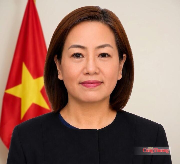 TS. Trần Thu Quỳnh, Tham tán Thương mại, Trưởng Thương vụ Việt Nam tại Canada.