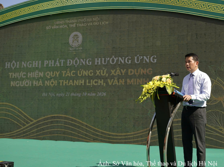 Ông Phạm Tuấn Long, Giám đốc Sở Văn hóa, Thể thao và Du lịch Hà Nội phát biểu phát động hưởng ứng thực hiện Quy tắc ứng xử, xây dựng người Hà Nội thanh lịch, văn minh và phát động cuộc thi trực tuyến “Văn hóa từ mỗi hành động”.