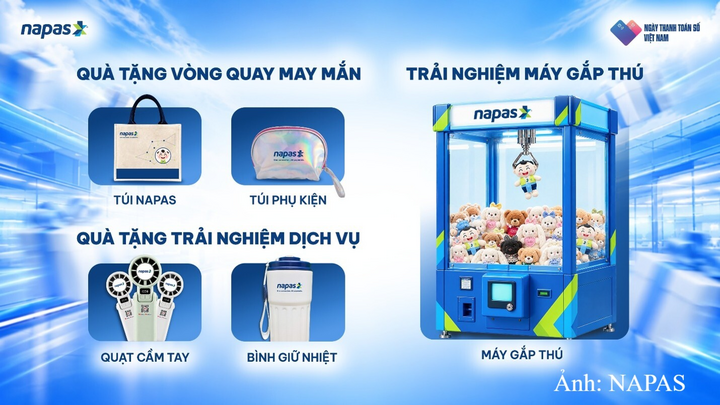 Trải nghiệm gắp thú bông với 2 lượt chơi khi thanh toán 10.000 đồng qua VietQRPay hoặc VietQRGlobal, hoặc mua các sản phẩm lưu niệm NAPAS với giá ưu đãi từ 20.000 - 50.000 đồng.
