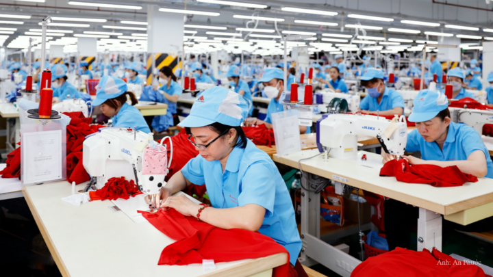 Hình ảnh những công nhân may đồng hành và gắn bó cùng hành trình của An Phước