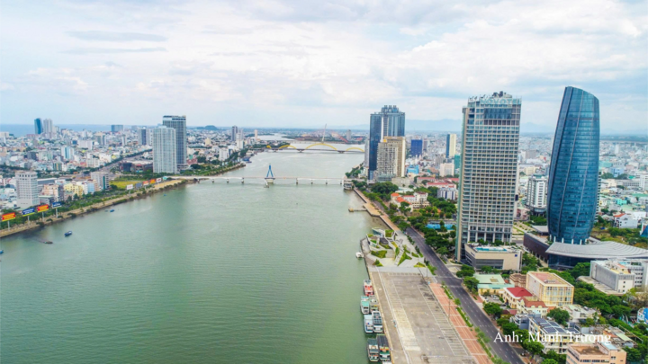 Quyết định số 2016/QĐ-TTg đặt ra chiến lược phát triển toàn diện, đưa Đà Nẵng trở thành cực tăng trưởng quan trọng và trung tâm quốc gia, khu vực về nhiều lĩnh vực trọng điểm.