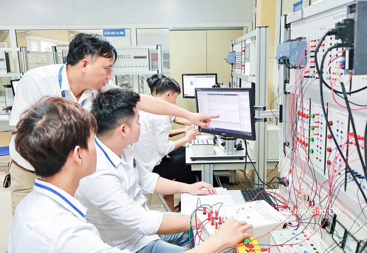 Chương trình đào tạo của Trường Đại học Sao Đỏ đang triển khai theo hướng linh hoạt, hội nhập và ứng dụng công nghệ số, phù hợp với nhu cầu thị trường lao động.