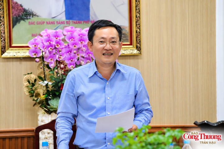 Ông Phùng Thái Quang, Phó Chủ tịch Liên đoàn Lao động TP. Hồ Chí Minh phát biểu chỉ đạo tại cuộc họp