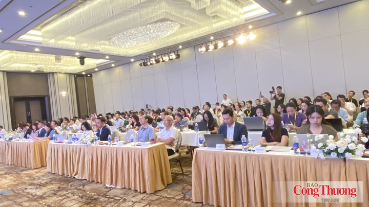 Các đại biểu tham dự sự kiện.