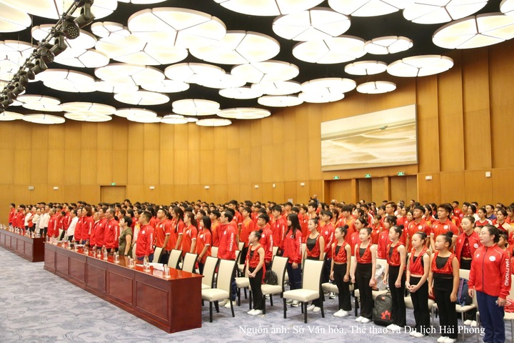 Các đại biểu và vận động viên tham gia tại sự kiện.