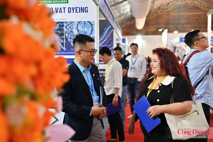 Đây cũng là nơi để các nhà đầu tư, chủ doanh nghiệp gặp gỡ trao đổi thông tin với nhau.