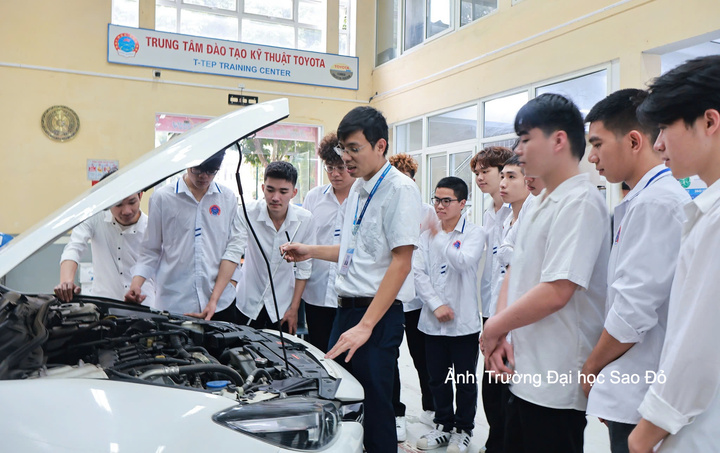 Trường Đại học Sao Đỏ xác định hợp tác nhà trường - doanh nghiệp là kim chỉ nam trong chiến lược phát triển bền vững.