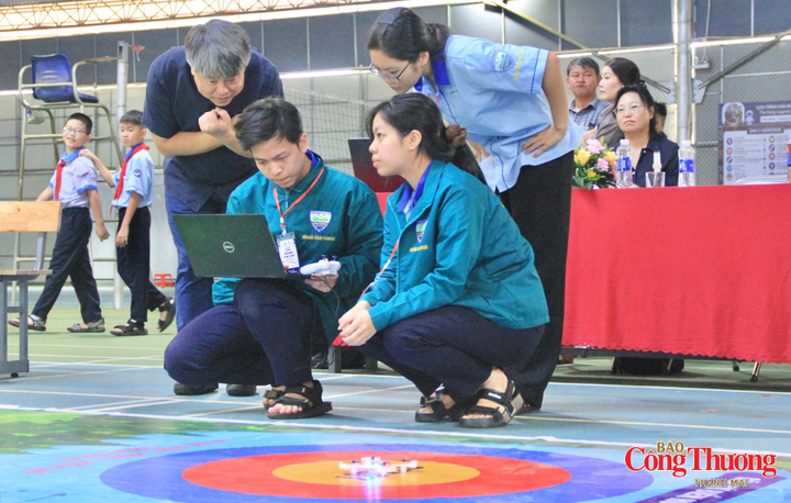 Việc phát triển nguồn nhân lực, khơi dậy năng lực sáng tạo và hình thành tư duy công nghệ từ thế hệ trẻ có ý nghĩa đặc biệt quan trọng.