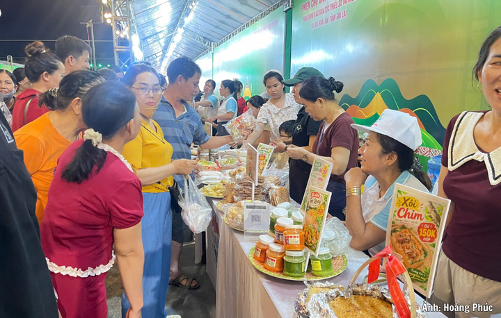 Phiên chợ diễn ra từ ngày 22 đến 24/10, với quy mô 30 gian hàng tiêu chuẩn.