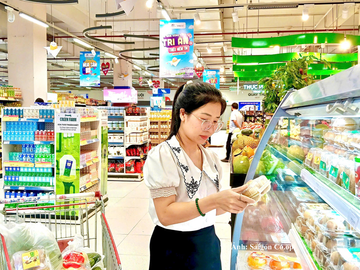 Khách hàng thành viên được hưởng nhiều quyền lợi như hoàn tiền, nhân ba điểm thưởng và nhận quà tặng theo thể lệ chương trình.