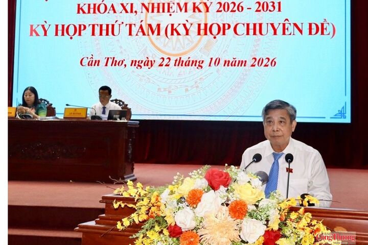 Ông Đồng Văn Thanh, Chủ tịch HĐND TP. Cần Thơ, phát biểu tại kỳ họp.