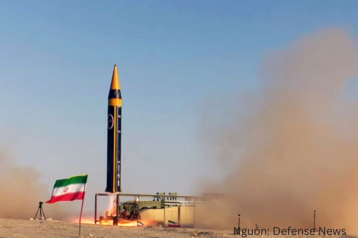 Iran sở hữu lực lượng tên lửa đạn đạo mạnh mẽ có thể tấn công các căn cứ quân sự Mỹ và đồng minh trong khu vực Trung Đông. Nguồn: Defense News