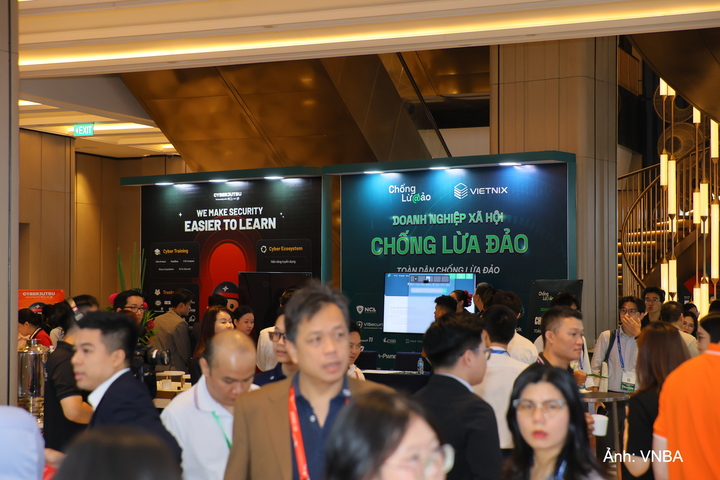 Nhiều doanh nghiệp công nghệ và các tổ chức tài chính tham gia Smart Banking 2026.