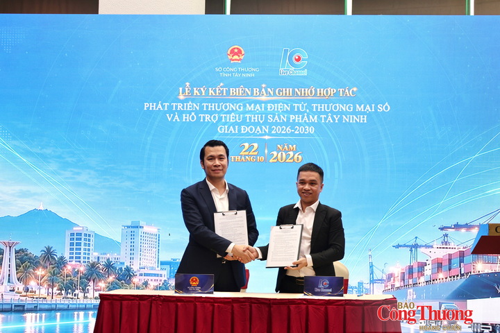 Trao Biên bản ghi nhớ hợp tác phát triển thương mại điện tử, thương mại số và hỗ trợ tiêu thụ sản phẩm Tây Ninh giai đoạn 2026-2030.