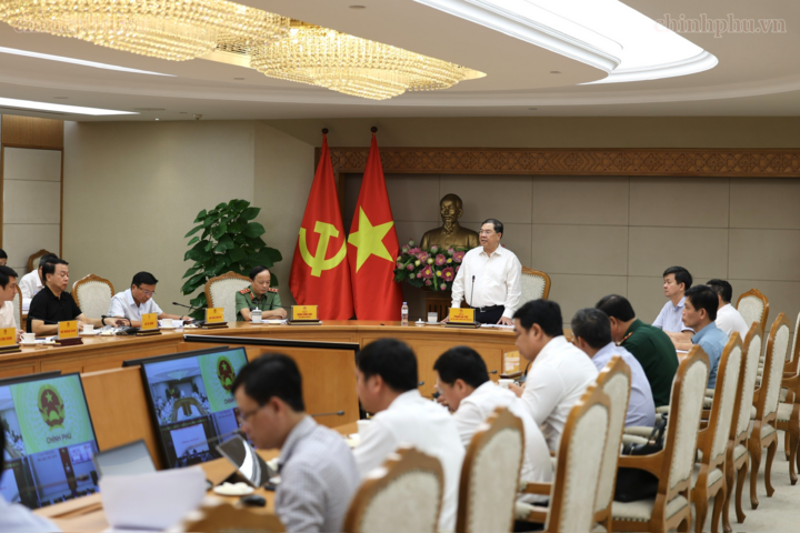 Phó Thủ tướng Thường trực yêu cầu tỉnh An Giang theo sát tiến độ từng dự án, thường xuyên cập nhật tình hình, kết quả triển khai, kịp thời xử lý những khó khăn, vướng mắc phát sinh. Ảnh: chinhphu.vn/Phương Nguyên