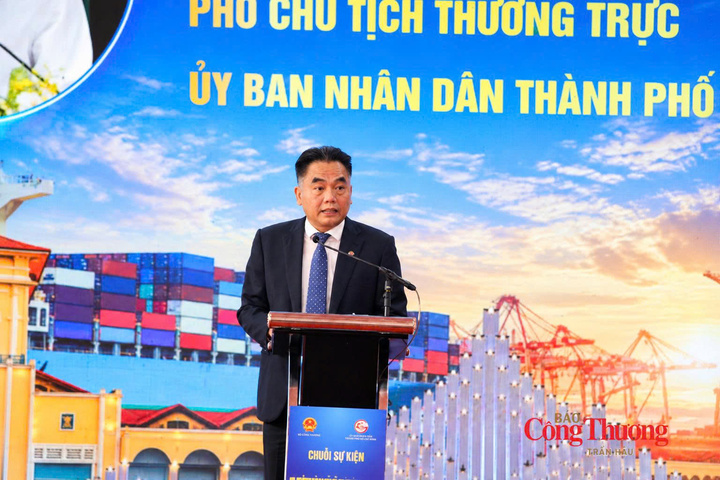 Ông Nguyễn Lộc Hà, Phó Chủ tịch Thường trực UBND TP. Hồ Chí Minh phát biểu chào mừng Hội nghị.