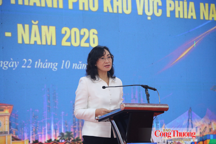 Thứ trưởng Bộ Công Thương Phan Thị Thắng phát biểu chỉ đạo và kết luận Hội nghị