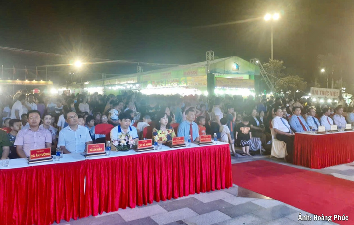 Quang cảnh lễ khai mạc.