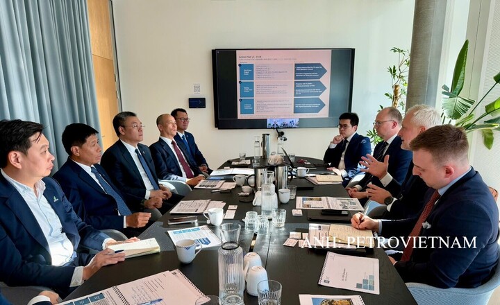 Đoàn công tác PETROVIETNAM làm việc với CIP. Ảnh: PETROVIETNAM
