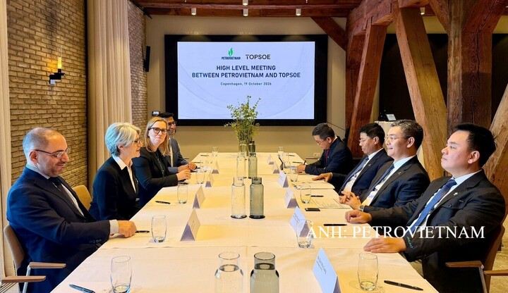 Ông Lê Mạnh Cường, Tổng Giám đốc PETROVIETNAM làm việc với Tập đoàn Topsoe. Ảnh: PETROVIETNAM