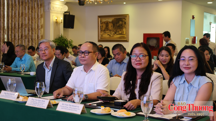 Các đại biểu tham dự hội thảo.