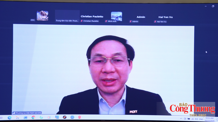 Ông Trương Xuân Trung, Trưởng Thương vụ Việt Nam tại UAE tham dự hội thảo trực tuyến.