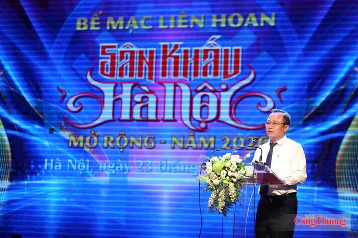 Tiến sĩ, nhà viết kịch Nguyễn Đăng Chương, Chủ tịch Hội đồng giám khảo phát biểu tại lễ bế mạc.