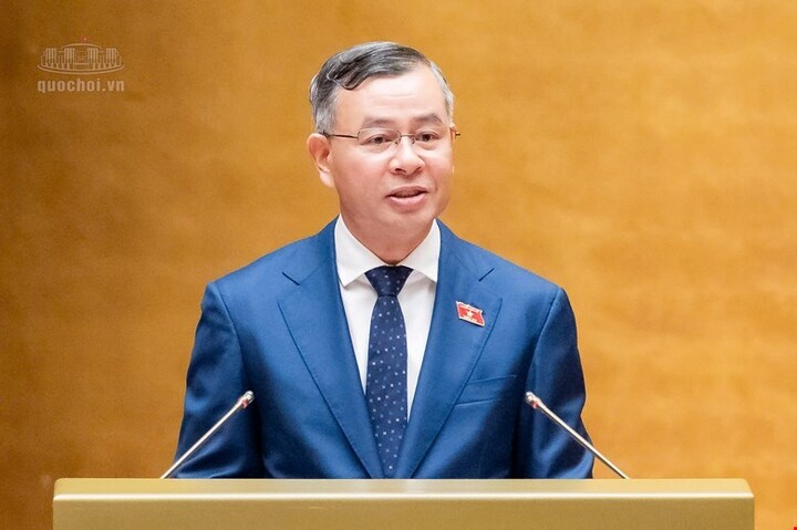Bộ trưởng Bộ Tài chính Ngô Văn Tuấn trình bày Tờ trình về dự án Luật Đầu tư (sửa đổi).