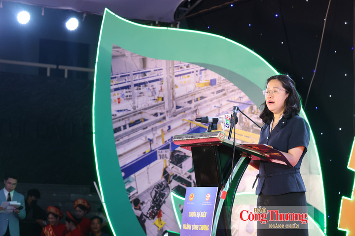 Bà Đỗ Thị Minh Trâm, Phó Cục trưởng Cục Công nghiệp (Bộ công Thương) phát biểu tại buổi lễ.