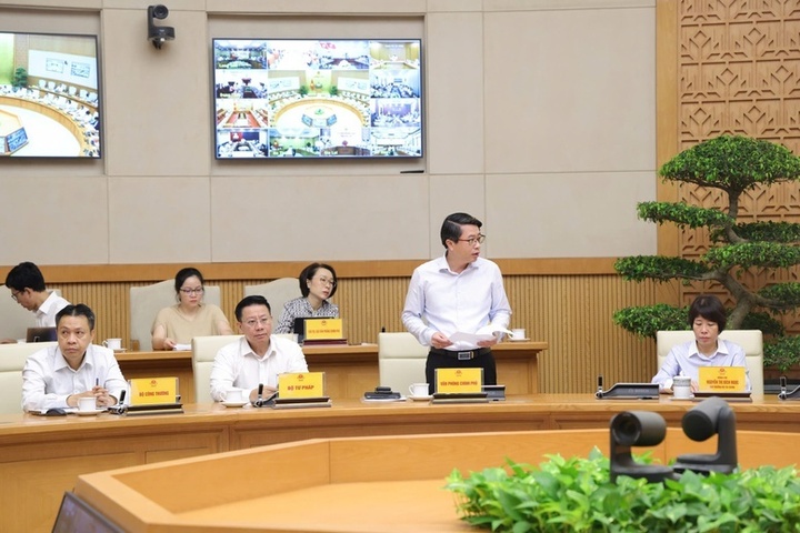 Phó Chủ nhiệm Văn phòng Chính phủ Trần Anh Tiến phát biểu tại hội nghị.