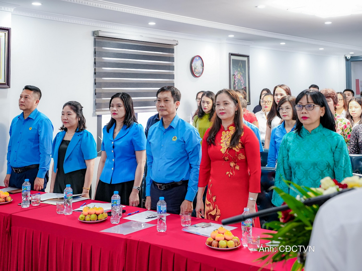 Tham dự buổi lễ có ông Lê An Hải, Chủ tịch Công đoàn Công Thương Việt Nam; bà Lê Thị Đức, Phó Chủ tịch Công đoàn Công Thương Việt Nam cùng lãnh đạo, đại diện các ban chuyên môn. Về phía doanh nghiệp có bà Nguyễn Thị Thoa, Chủ tịch Hội đồng quản trị kiêm Tổng Giám đốc Công ty và 50 đại biểu đại diện cho 138 đoàn viên, người lao động.