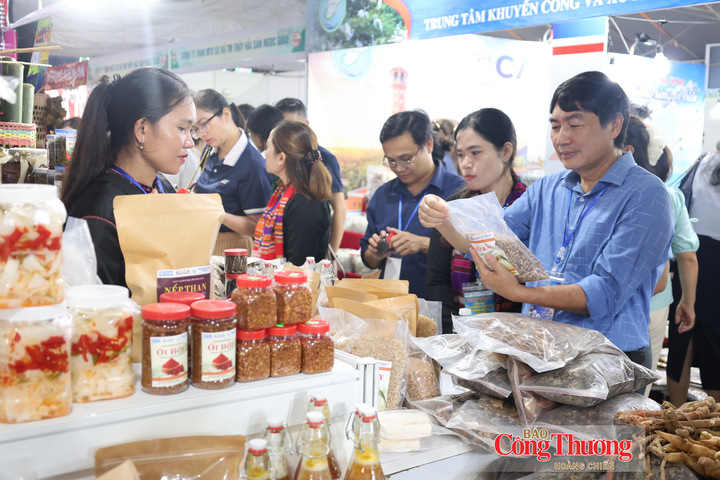 Hội chợ thu hút đông đảo người dân TP. Hồ Chí Minh.