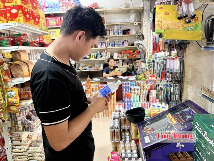 Người tiêu dùng cần chú ý nguồn gốc, hạn sử dụng và thông tin trên nhãn khi lựa chọn các sản phẩm đồ uống.