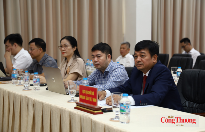 Các đại biểu tham dự hội nghị.