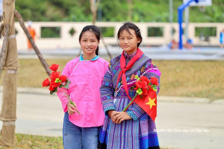 Chính sách hỗ trợ được đề xuất nhằm giảm bớt gánh nặng chi phí cho gia đình và tạo điều kiện để học sinh duy trì việc học. Ảnh minh họa.