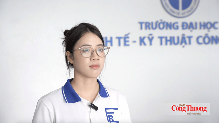 Em Bùi Thị Hậu, sinh viên năm thứ hai, Khoa Tài chính - Ngân hàng và Bảo hiểm (UNETI).