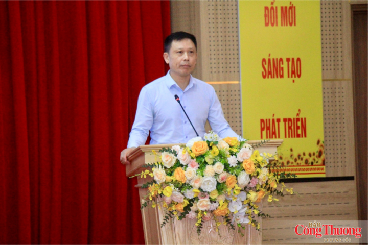 PGS.TS Nguyễn Thành Lợi, Phó Tổng giám đốc Cơ quan Báo và Phát thanh, Truyền hình Hà Nội phát biểu khai mạc toạ đàm.